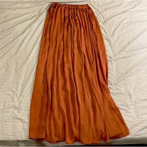 Forever 21 long flowy skirt. Burnt orange/burgundy color. Great condition!